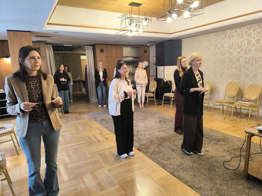 Mlade žene unapređuju znanja o radnim pravima i rodnoj ravnopravnosti