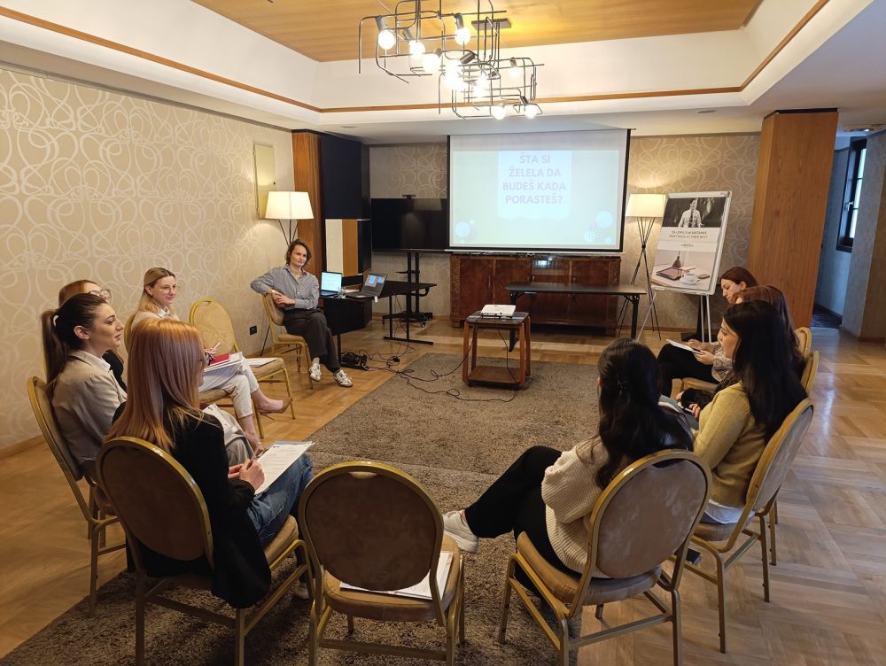Mlade žene unapređuju znanja o radnim pravima i rodnoj ravnopravnosti