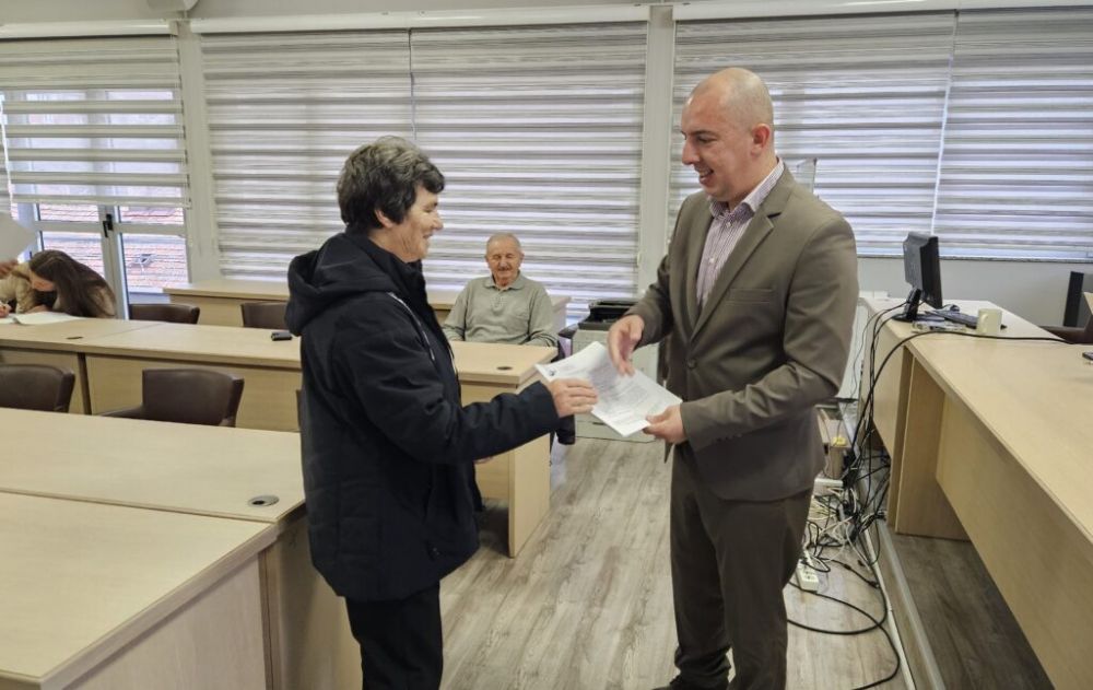 U Prijepolju 11 poljoprivrednih proizvođača dobija opremu za preradu voća i povrća