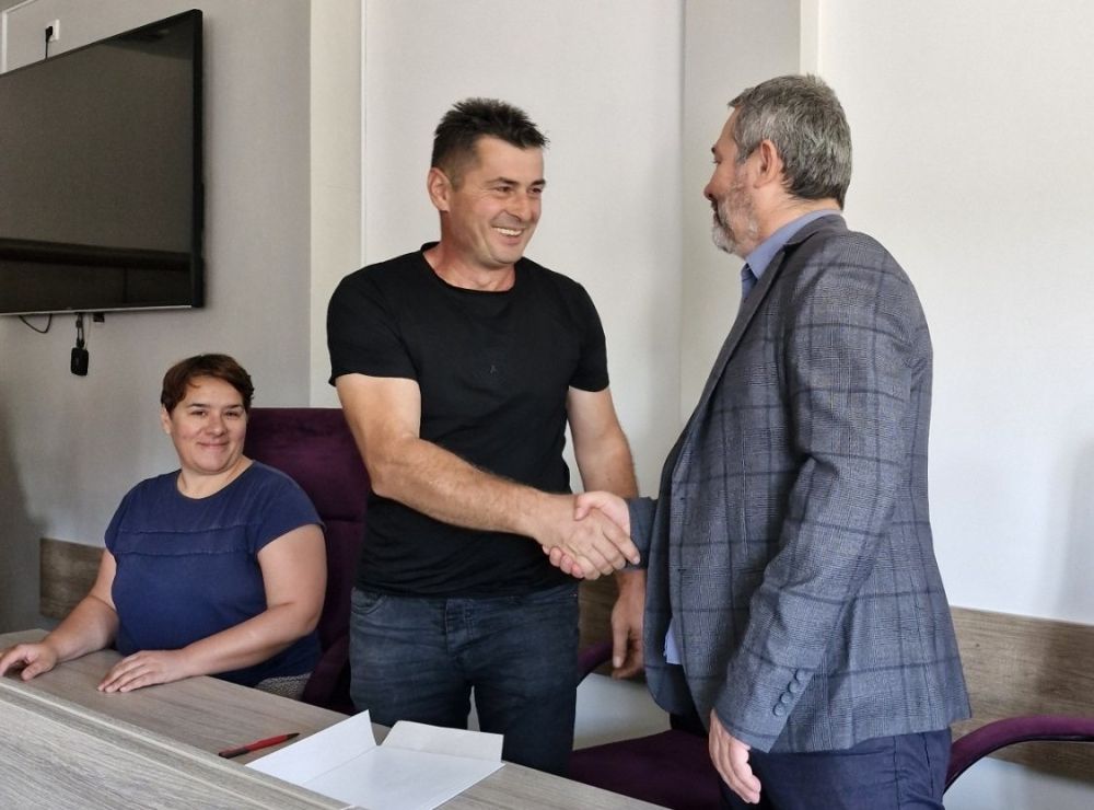 Trideset sedam poljoprivrednih proizvođača iz Medveđe  dobija plastenike 
