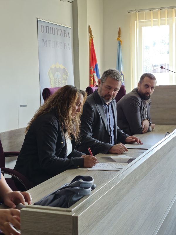 Trideset sedam poljoprivrednih proizvođača iz Medveđe dobija plastenike