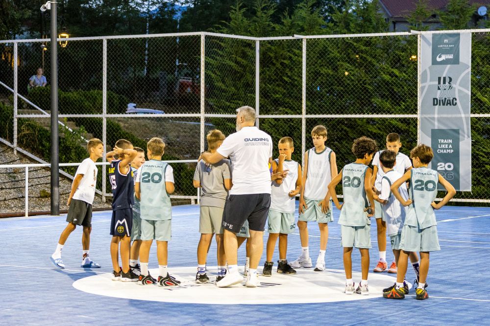 Fondacija Ana i Vlade Divac i Luštica Bay okupili mlade košarkaše na šestom Košarkaškom kampu
