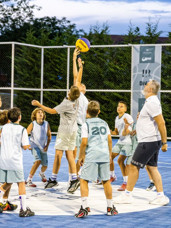 Fondacija Ana i Vlade Divac i Luštica Bay okupili mlade košarkaše na šestom Košarkaškom kampu