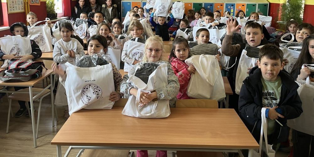 Donirano 100 školskih paketića za decu iz Meljaka