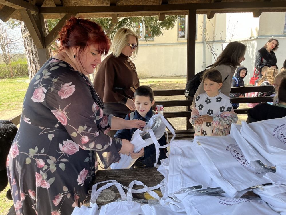 Donirano 100 školskih paketića za decu iz Meljaka