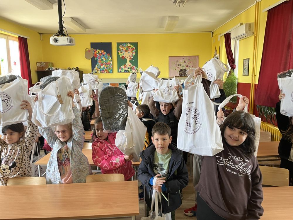 Donirano 100 školskih paketića za decu iz Meljaka