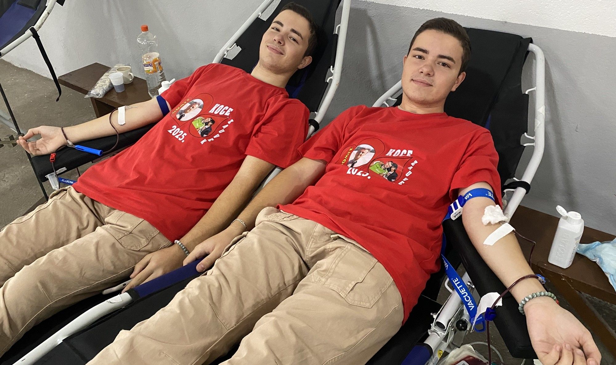 Priča o Lazaru iz Vranja, Divac stipendisti, koji sa svojim bratom blizancem daje primer humanosti